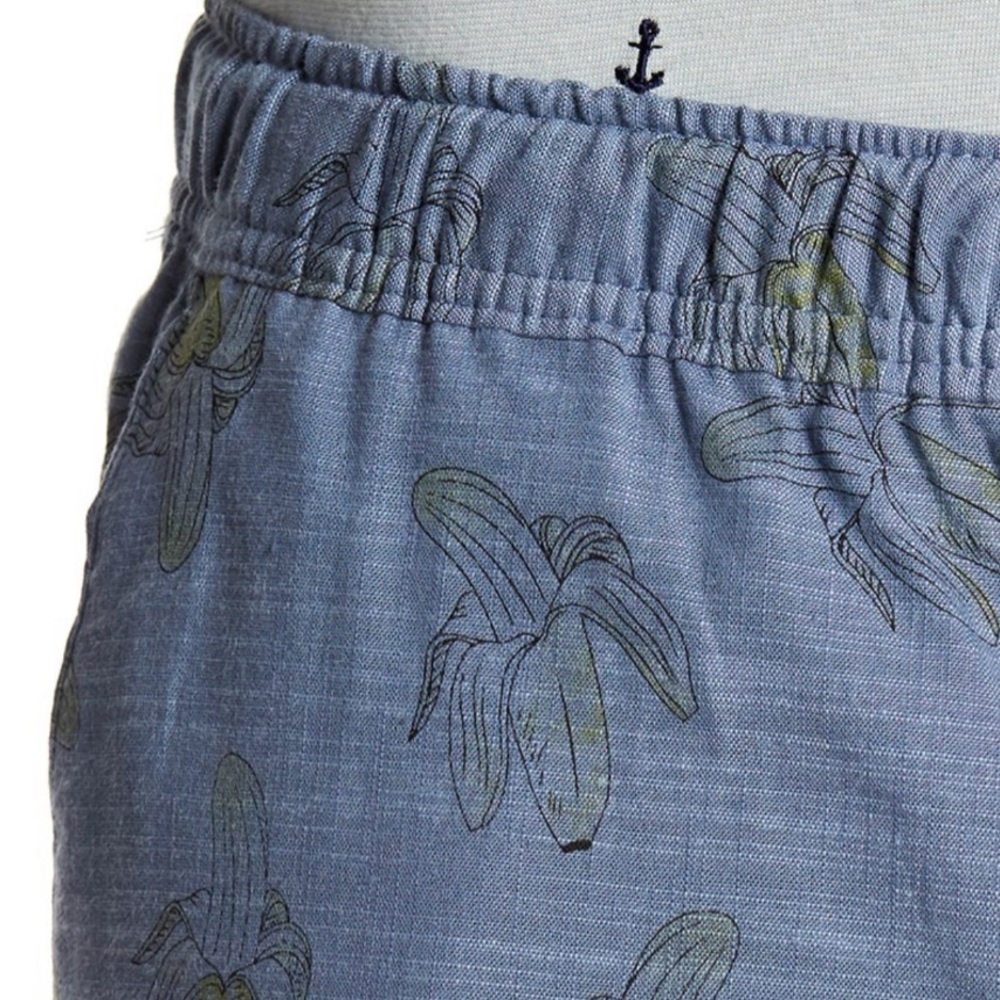 L - Sovereign Code Plot Printed Shorts - Picture 3 of 8